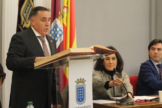 Toma el acta del concejal Juan Carlos Casado Patino en el pleno ordinario de enero 2026 // Paula de la Fuente